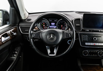 Подержанный автомобиль Mercedes-Benz GLE 2016 года (12 фото)