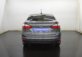 Подержанный автомобиль Ford Fiesta Hatchback 2016 года (6 фото)