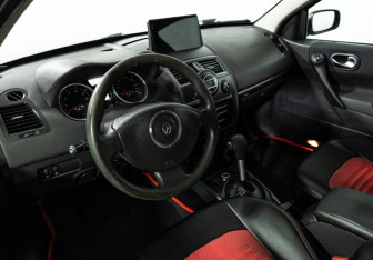 Подержанный автомобиль Renault Megane Sedan 2007 года (11 фото)