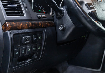 Подержанный автомобиль Toyota Land Cruiser Suv 2012 года (16 фото)
