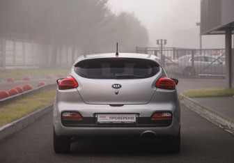 Подержанный автомобиль Kia Ceed Hatchback 2015 года (7 фото)