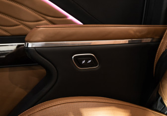 Подержанный автомобиль Hongqi HQ9 2022 года (20 фото)