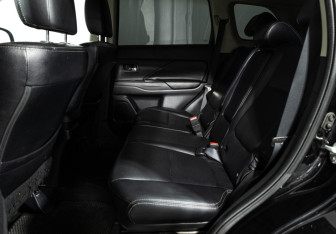 Подержанный автомобиль Mitsubishi Outlander 2013 года (10 фото)