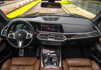 Подержанный автомобиль BMW X7 2020 года (17 фото)