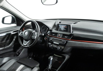 Подержанный автомобиль BMW X1 2016 года (9 фото)