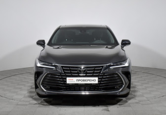 Подержанный автомобиль Toyota Avalon 2022 года (2 фото)
