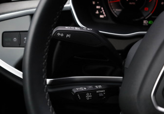 Подержанный автомобиль Audi Q3 2024 года (15 фото)