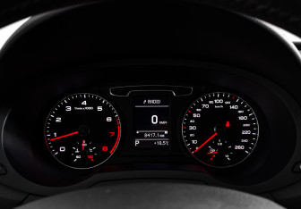Подержанный автомобиль Audi Q3 2013 года (18 фото)