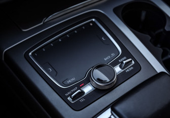 Подержанный автомобиль Audi Q7 2015 года (22 фото)