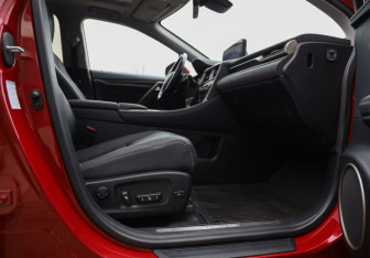 Подержанный автомобиль Lexus RX 2021 года (32 фото)