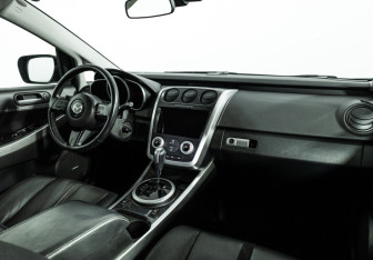 Подержанный автомобиль Mazda CX-7 2008 года (9 фото)