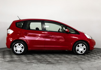 Подержанный автомобиль Honda Jazz 2009 года (4 фото)