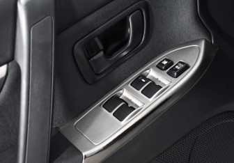 Подержанный автомобиль Mitsubishi Pajero 2014 года (10 фото)