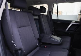 Подержанный автомобиль Toyota Land Cruiser Prado 2018 года (22 фото)