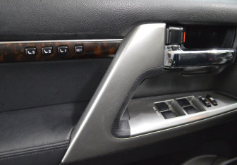 Подержанный автомобиль Toyota Land Cruiser Suv 2012 года (13 фото)