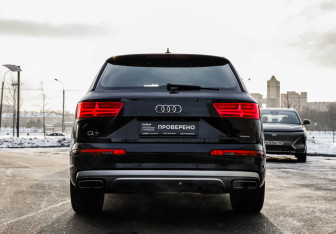 Подержанный автомобиль Audi Q7 2019 года (8 фото)