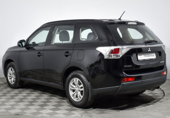 Подержанный автомобиль Mitsubishi Outlander 2013 года (7 фото)