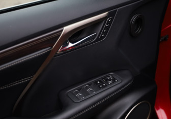 Подержанный автомобиль Lexus RX 2021 года (27 фото)