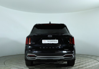 Подержанный автомобиль Kia Sorento 2021 года (5 фото)