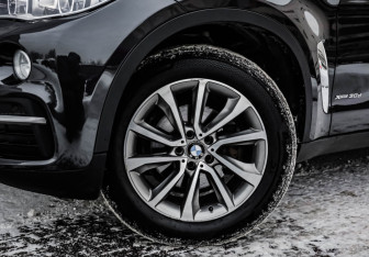 Подержанный автомобиль BMW X6 2017 года (3 фото)