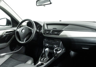 Подержанный автомобиль BMW X1 2013 года (9 фото)