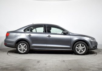 Подержанный автомобиль Volkswagen Jetta Sedan 2014 года (4 фото)