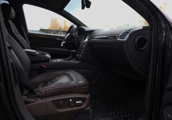 Подержанный автомобиль Audi Q7 2012 года (23 фото)