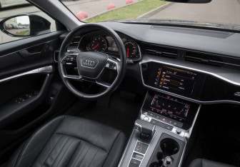 Подержанный автомобиль Audi A6 Sedan 2019 года (10 фото)
