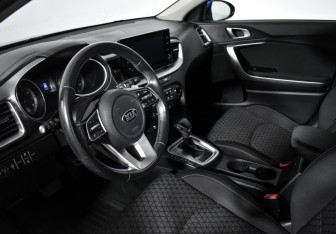 Подержанный автомобиль Kia Ceed Hatchback 2020 года (9 фото)