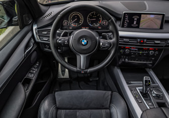 Подержанный автомобиль BMW X5 2017 года (11 фото)