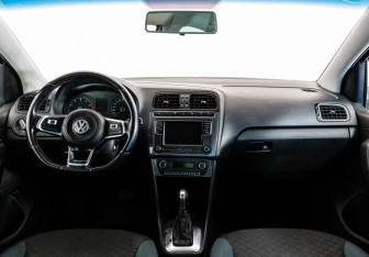 Подержанный автомобиль Volkswagen Polo Sedan 2019 года (10 фото)