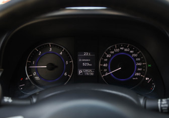 Подержанный автомобиль Infiniti QX70 2016 года (14 фото)