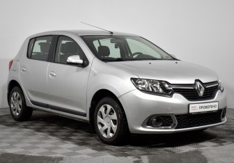 Подержанный автомобиль Renault Sandero 2015 года (3 фото)