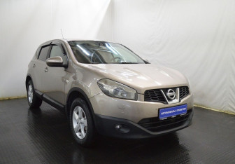 Подержанный автомобиль Nissan Qashqai 2012 года (3 фото)