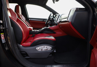 Подержанный автомобиль Porsche Cayenne 2014 года (31 фото)