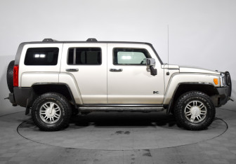 Подержанный автомобиль Hummer H3 Suv 2008 года (4 фото)