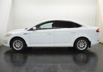 Подержанный автомобиль Ford Mondeo Sedan 2014 года (8 фото)