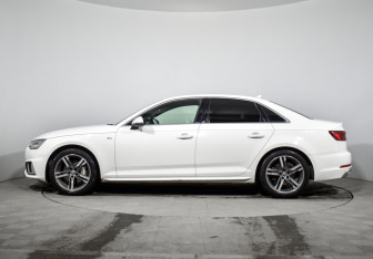 Подержанный автомобиль Audi A4 Sedan 2019 года (8 фото)