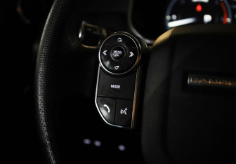 Подержанный автомобиль Land Rover Range Rover Sport 2015 года (12 фото)
