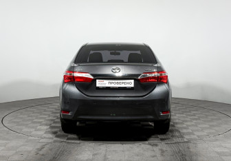 Подержанный автомобиль Toyota Corolla Sedan 2015 года (6 фото)