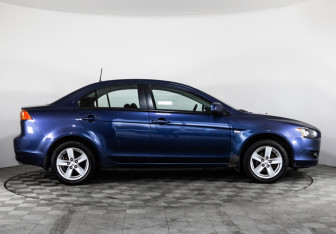 Подержанный автомобиль Mitsubishi Lancer Sedan 2008 года (4 фото)
