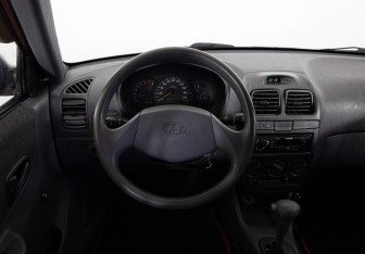 Подержанный автомобиль Hyundai Accent Sedan 2005 года (10 фото)