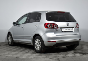 Подержанный автомобиль Volkswagen Golf Plus 2012 года (7 фото)