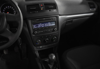 Подержанный автомобиль Skoda Yeti 2012 года (17 фото)