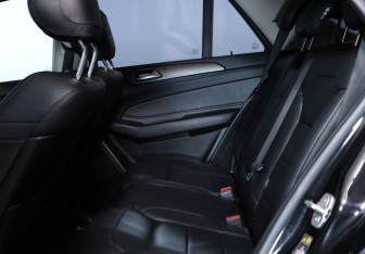 Подержанный автомобиль Mercedes-Benz GLE 2015 года (18 фото)