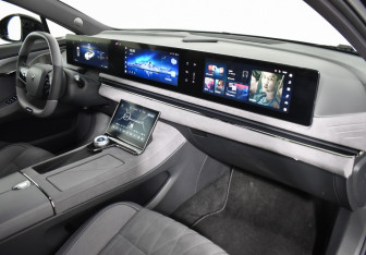 Подержанный автомобиль Voyah Passion 2023 года (12 фото)