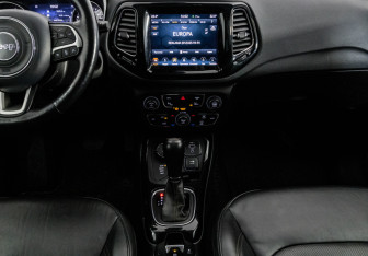 Подержанный автомобиль Jeep Compass 2018 года (14 фото)