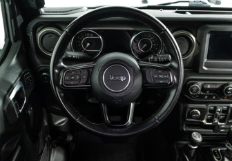 Подержанный автомобиль Jeep Wrangler 2020 года (18 фото)