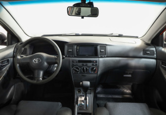 Подержанный автомобиль Toyota Corolla Hatchback 2006 года (8 фото)