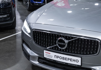 Подержанный автомобиль Volvo V90 Cross Country 2017 года (4 фото)